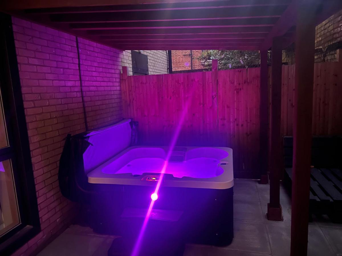 Central London, Jaccuzzi,Newbuild, 2 Bedrooms Two Baths Eksteriør bilde
